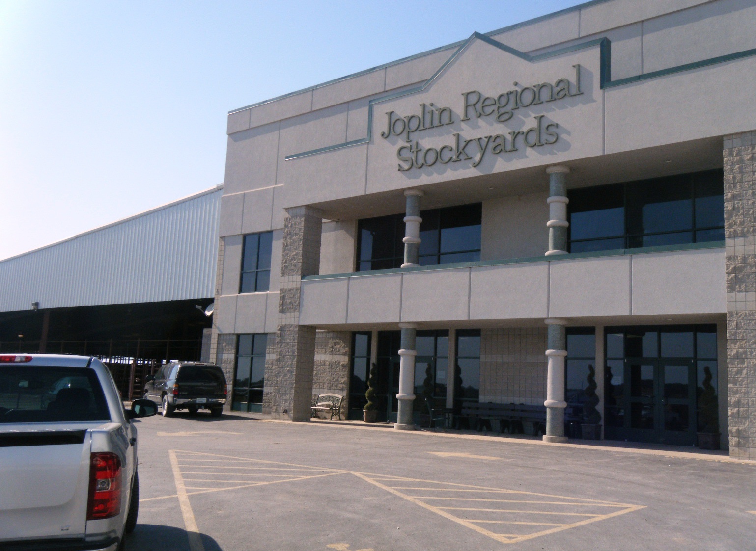 Feeder Steers Higher, Feeder Heifers Steady to Higher at Joplin Regional Stockyards on Monday