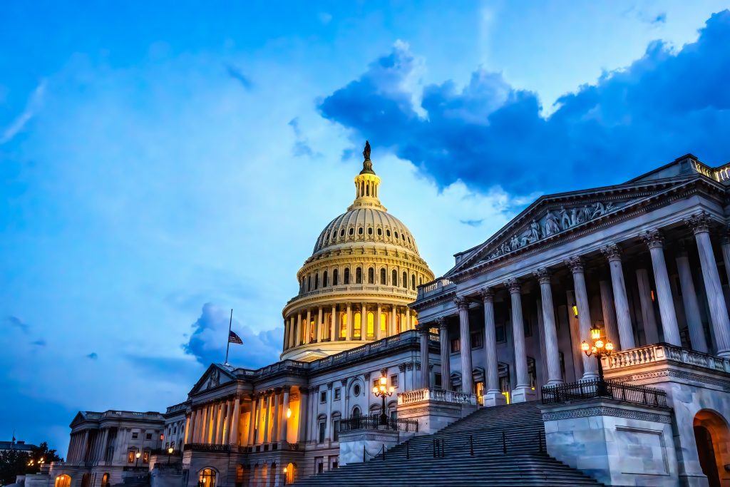 Whitehouse at night 